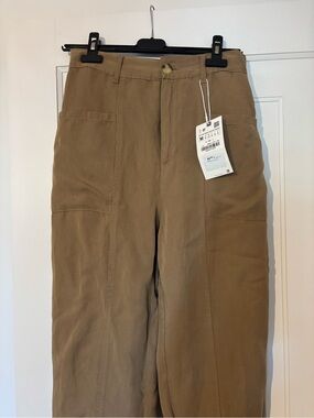 NEW Zara cargo style pants in Tan